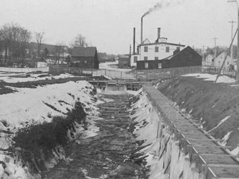 Canal cut looking up at Starr